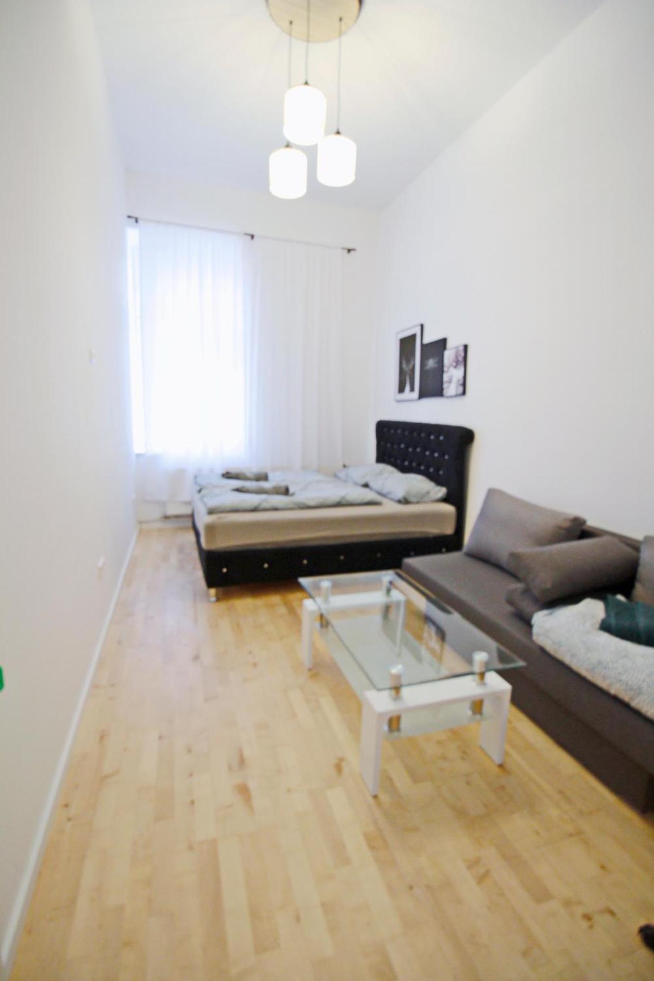 Gazde/Camere de închiriat Cozy In Center Dw3